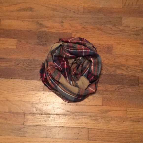 Look Infinity Scarf - Picture 2 of 2